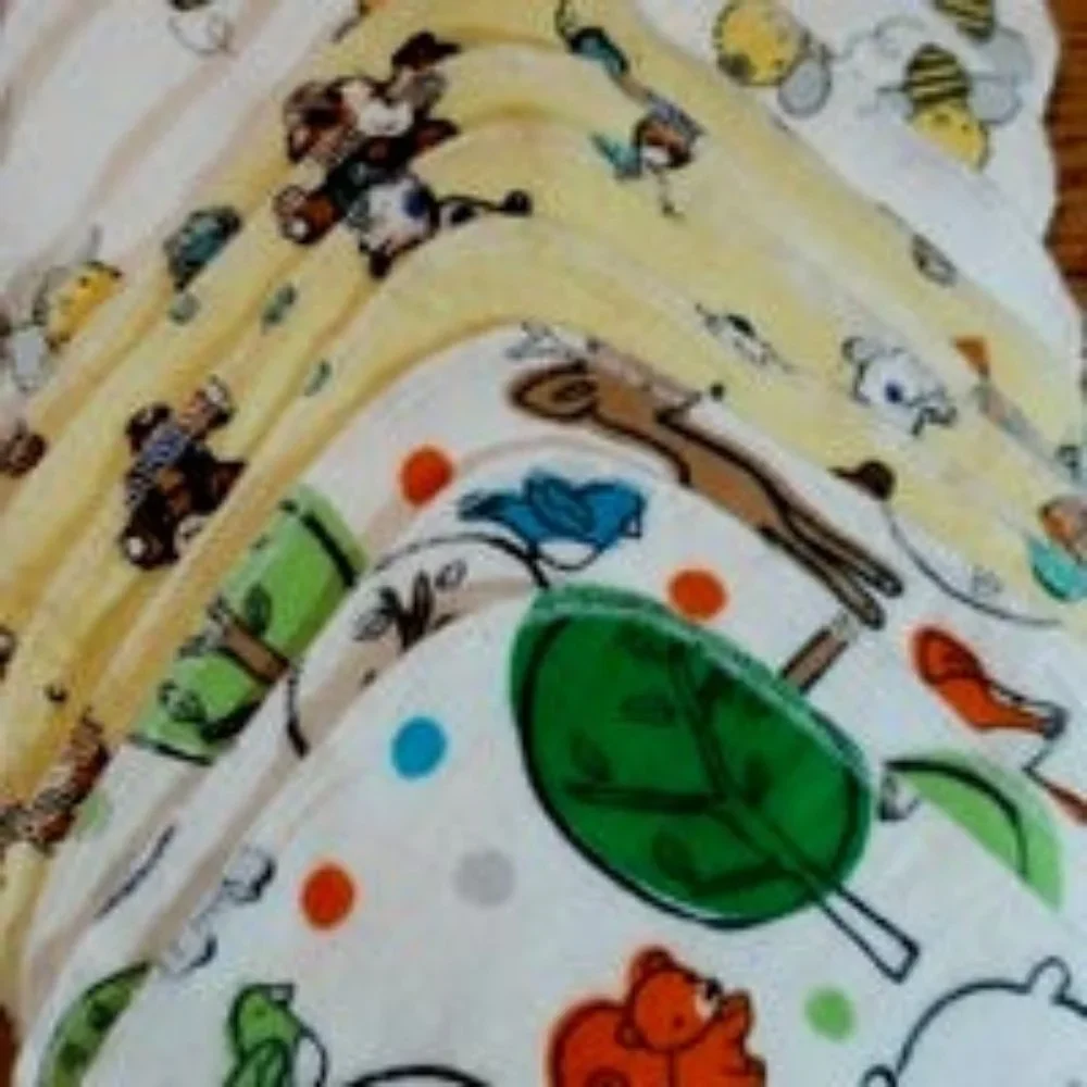 12 white and yellow assorted cloth wipes